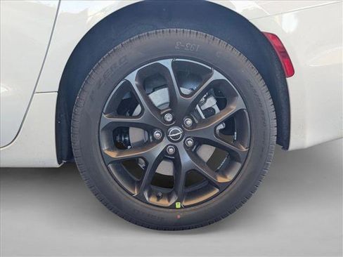 New 2026 Chrysler Pacifica Limited w/ S Appearance Package image 10