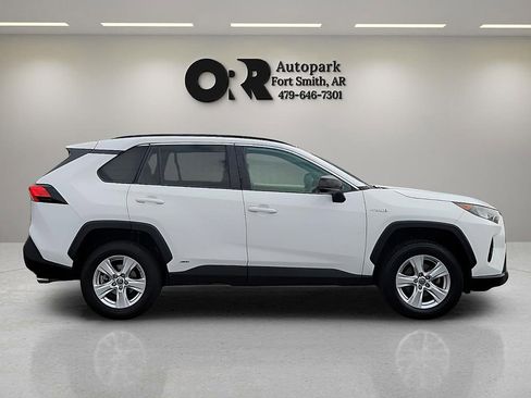 Used 2021 Toyota RAV4 LE AWD/4WD image 6