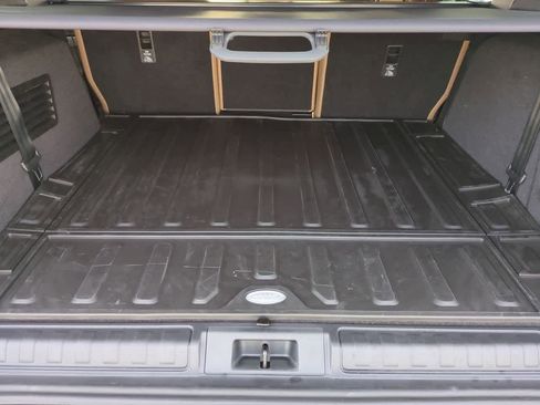 New 2026 Land Rover Discovery Limited Edition image 36