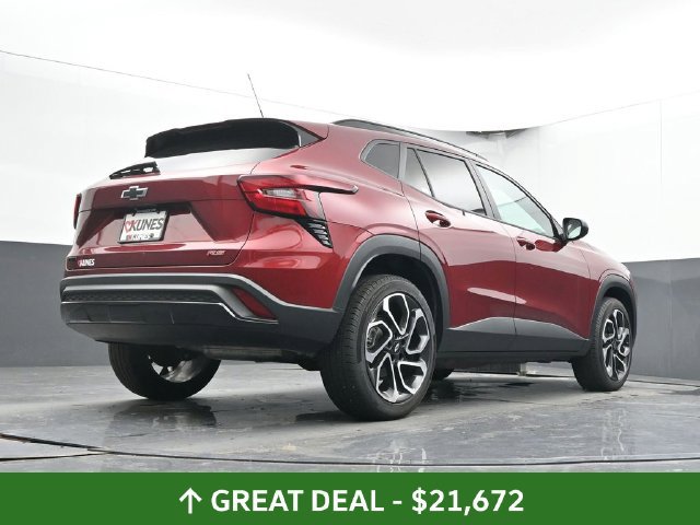 Used 2024 Chevrolet Trax RS w/ Sunroof Package FWD image 46