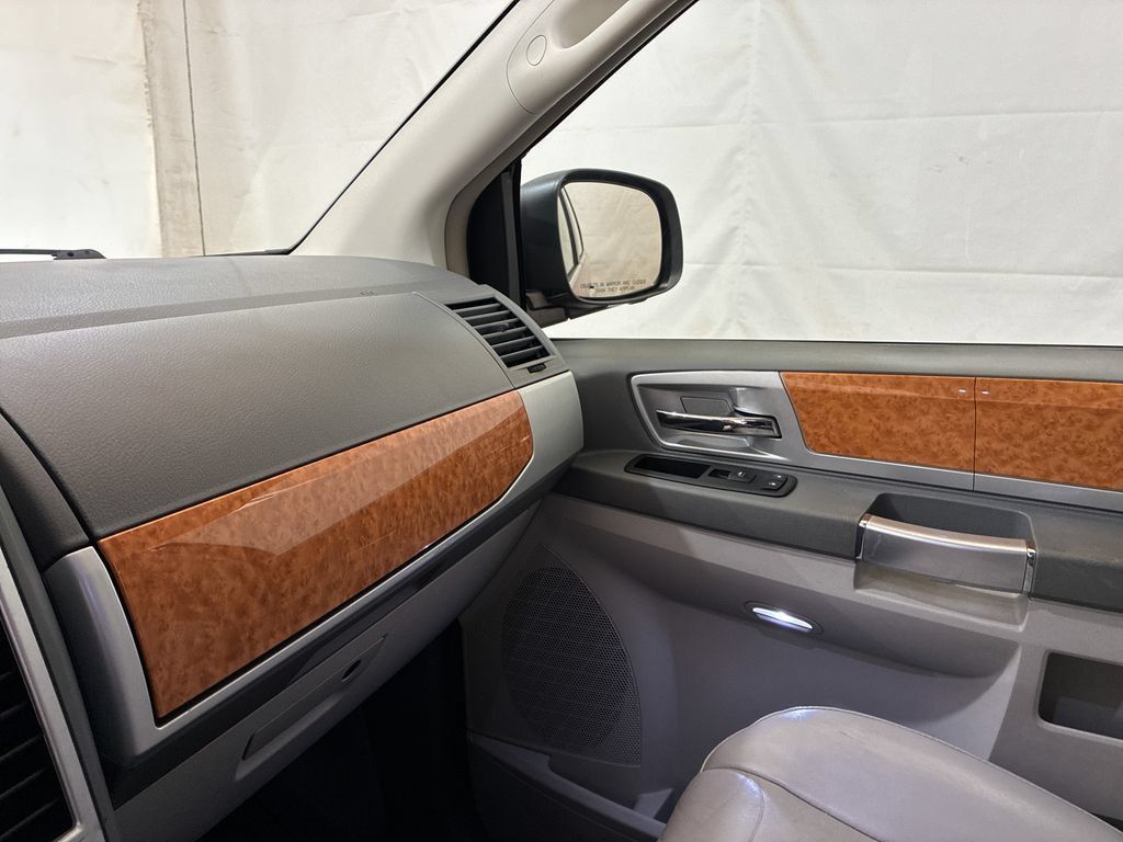 Used 2010 Chrysler Town & Country Limited w/ Entertainment Group #3 FWD image 26