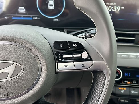 Certified 2024 Hyundai Elantra SEL w/ Convenience Package image 16