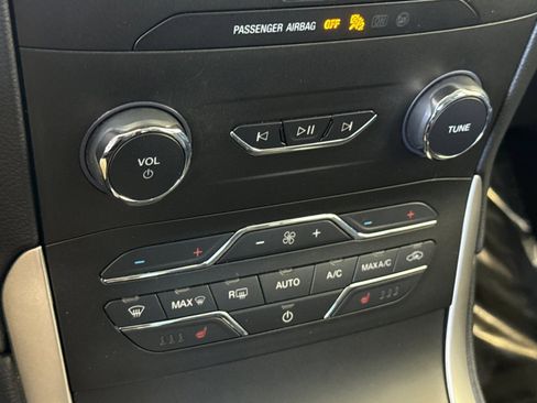 Used 2019 Ford Edge SEL w/ Equipment Group 201A FWD image 18