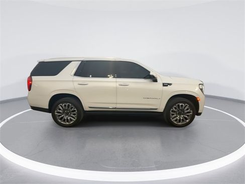 Used 2023 GMC Yukon Denali Ultimate image 9