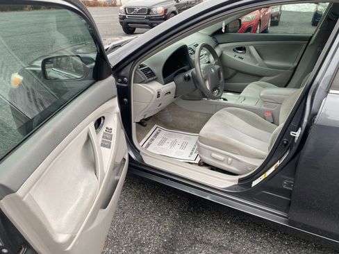 Used 2010 Toyota Camry LE image 11