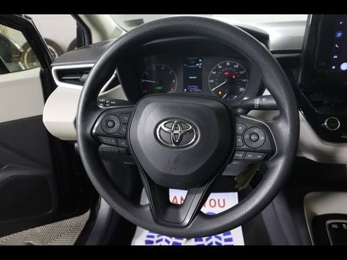 Used 2025 Toyota Corolla LE image 20