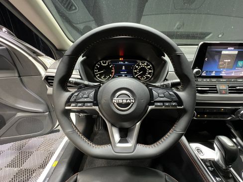 New 2025 Nissan Altima 2.5 SR image 9