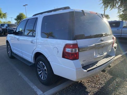 Used 2017 Ford Expedition XLT image 2