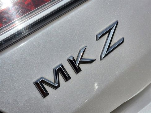 Used 2017 Lincoln MKZ Reserve image 12