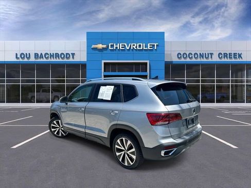Used 2024 Volkswagen Taos SE FWD image 6