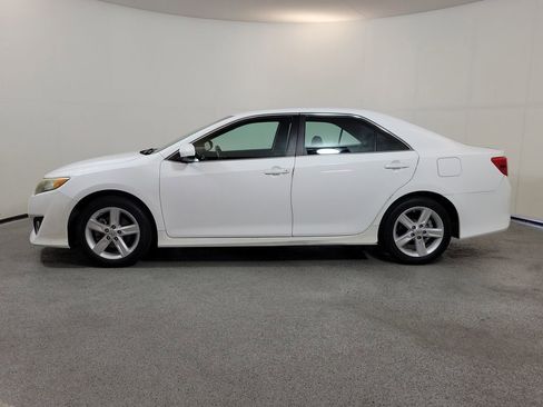 Used 2014 Toyota Camry SE FWD image 4