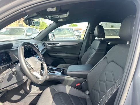 Used 2025 Volkswagen Atlas Cross Sport SE FWD image 39