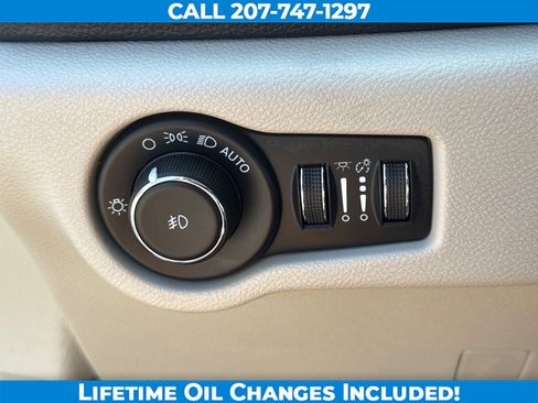 Used 2023 Chrysler Pacifica Limited FWD image 18