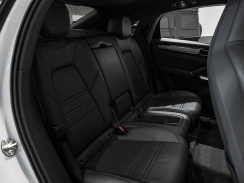 Used 2020 Porsche Cayenne Turbo image 29