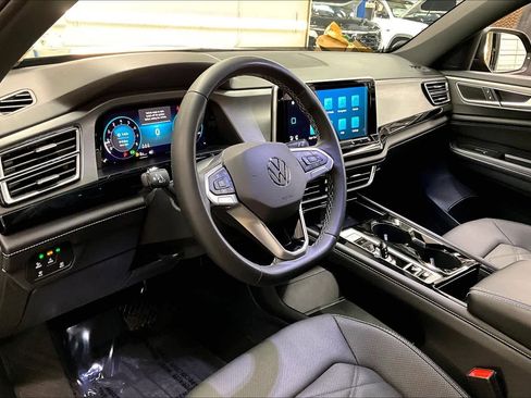 Used 2024 Volkswagen Atlas Cross Sport SE image 17