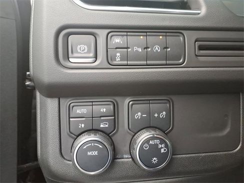 Used 2024 Chevrolet Suburban LT image 14