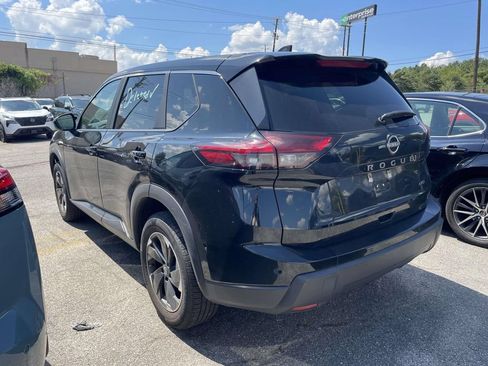 Used 2025 Nissan Rogue SV AWD/4WD image 4