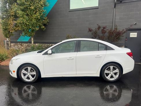 Used 2013 Chevrolet Cruze LT image 2
