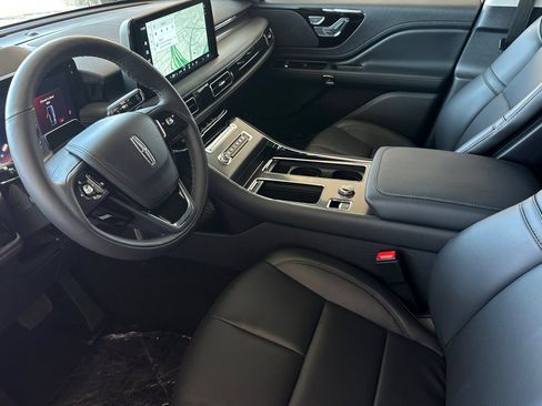 Used 2026 Lincoln Aviator 2WD image 9