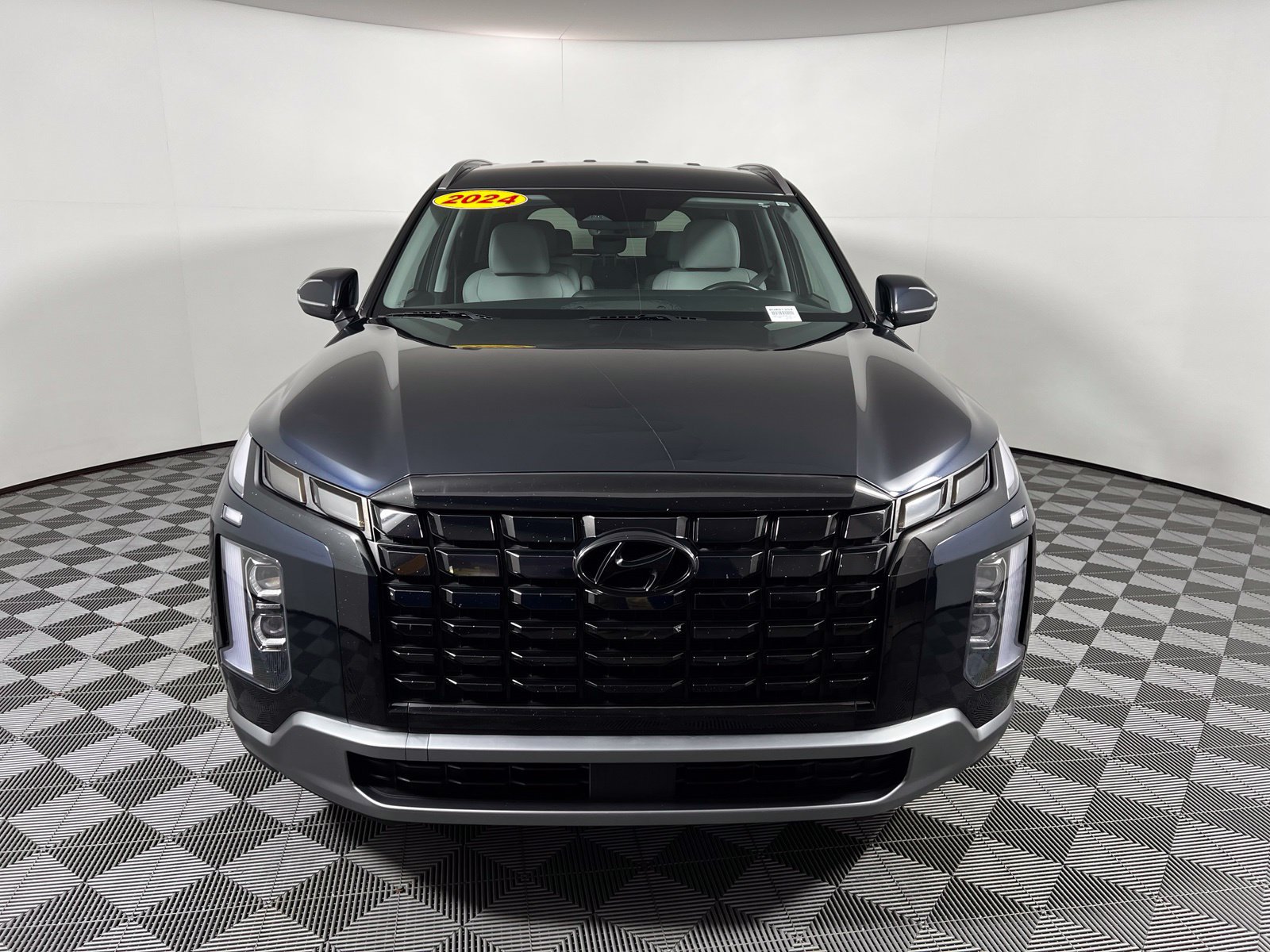Used 2024 Hyundai Palisade SEL FWD image 2