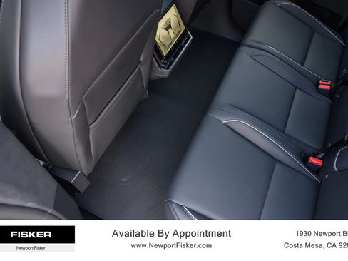 Used 2024 Tesla Cybertruck AWD Crew Cab image 18