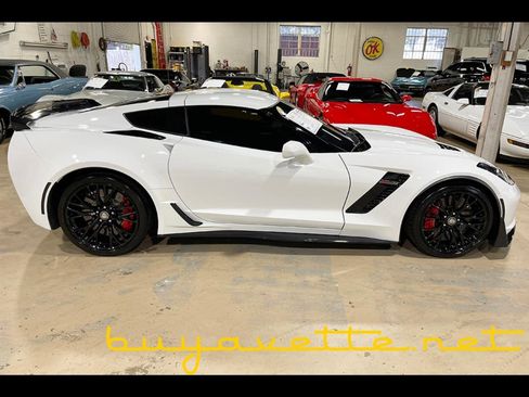 Used 2016 Chevrolet Corvette Z06 w/ 3LZ Preferred Equipment Group image 7