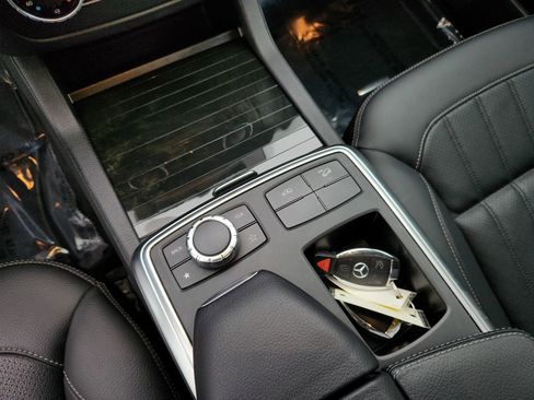 Used 2016 Mercedes-Benz GL 320 BlueTEC 4MATIC w/ Premium I Package image 13