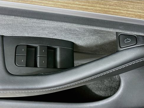 Used 2025 Tesla Model Y Long Range RWD image 15