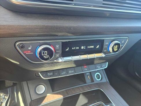 Used 2023 Audi Q5 e Premium w/ Convenience Package image 30