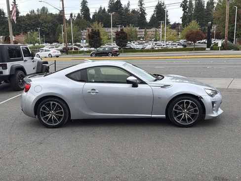 Used 2020 Toyota 86 RWD image 7