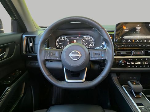 Used 2025 Nissan Pathfinder SL w/ SL Premium Package AWD/4WD image 21