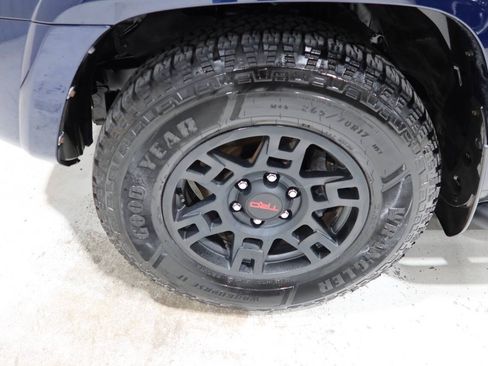 Used 2022 Toyota 4Runner SR5 Premium w/ Moonroof Package RWD image 10
