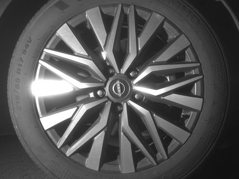 Used 2025 Nissan Altima 2.5 SV FWD image 13