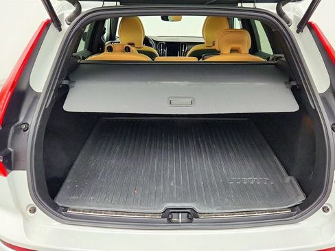 Used 2022 Volvo XC60 B5 Inscription w/ Climate Package image 20