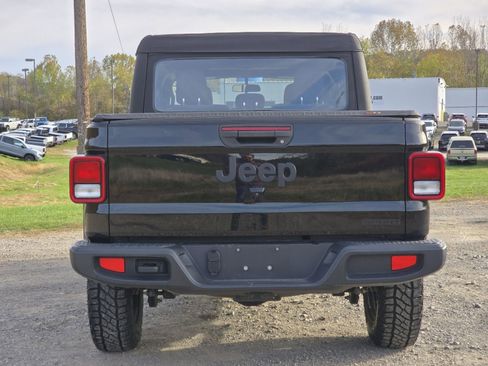 Used 2020 Jeep Gladiator Sport AWD/4WD image 11