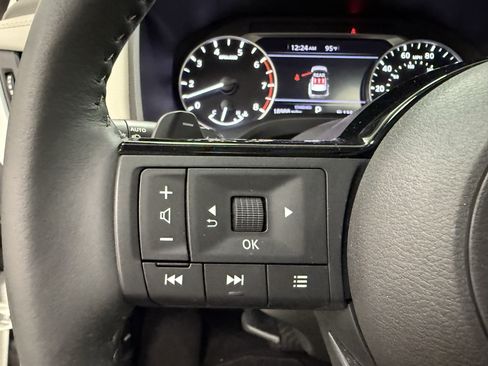Used 2023 Nissan Rogue SV w/ SV Premium B Package FWD image 19