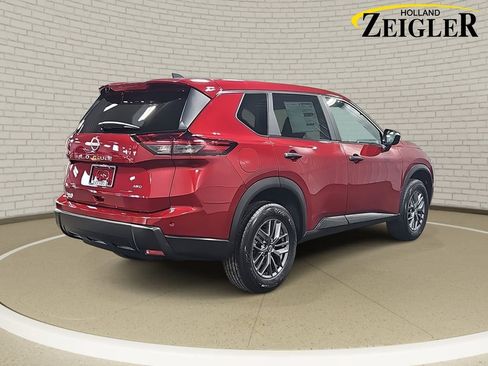 Certified 2025 Nissan Rogue S AWD/4WD image 5