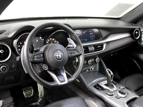 Used 2023 Alfa Romeo Stelvio Veloce image 33