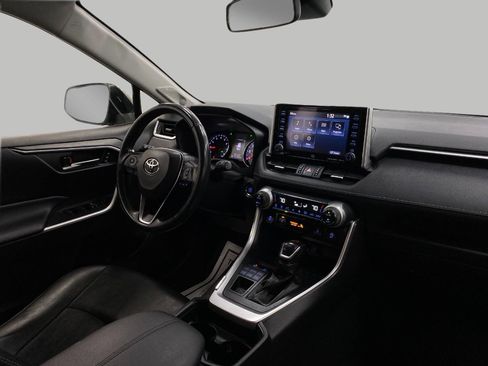 Used 2020 Toyota RAV4 XLE Premium image 20