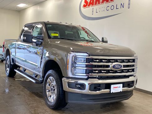 New 2026 Ford F250 Lariat w/ Chrome Package AWD/4WD image 2