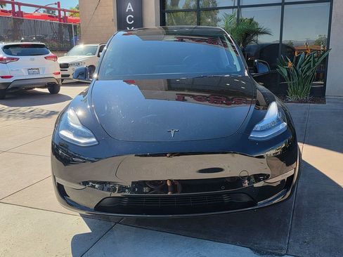 Used 2021 Tesla Model Y Long Range image 6