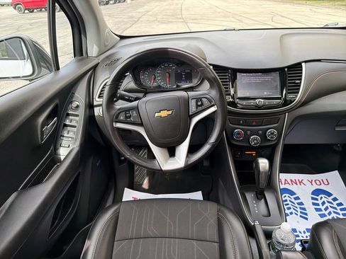 Used 2020 Chevrolet Trax LT w/ Sun & Sound Package FWD image 24