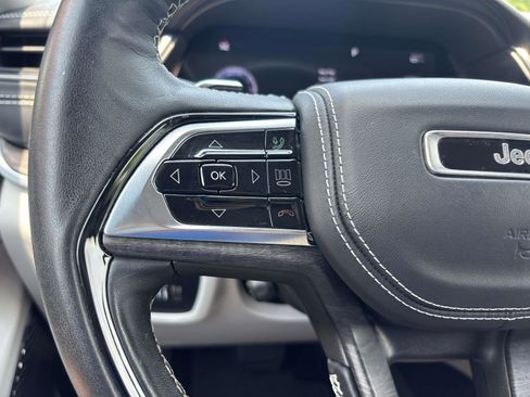 Used 2022 Jeep Grand Cherokee Overland w/ Adv Protech Group III image 19