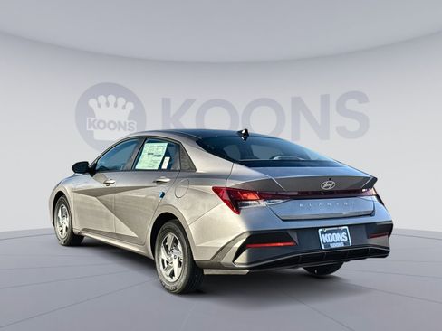 New 2026 Hyundai Elantra SE image 4