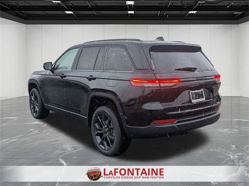 New 2025 Jeep Grand Cherokee Limited image 3