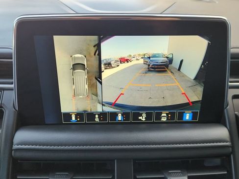 Used 2024 Chevrolet Tahoe Z71 w/ Luxury Package AWD/4WD image 5