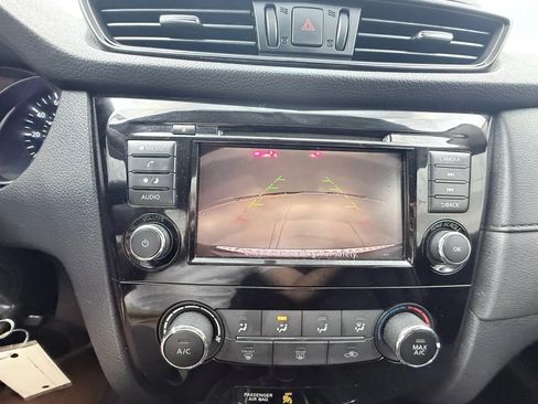 Used 2018 Nissan Rogue S FWD image 31