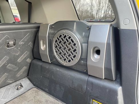 Used 2007 Toyota FJ Cruiser Base 4dr SUV 4WD (4L V6 6M) image 23