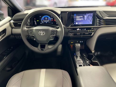 Used 2025 Toyota Camry SE w/ Convenience Package FWD image 24