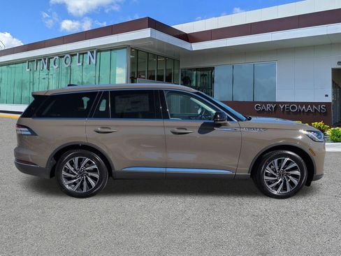 Used 2026 Lincoln Aviator 2WD image 3